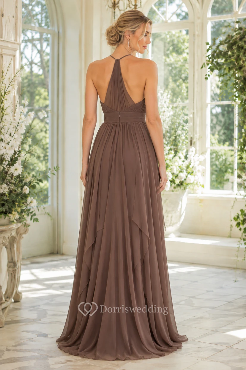 Robe de soirée taupe en mousseline de soie, coupe trapèze, dos nu et jupe drapée view 2