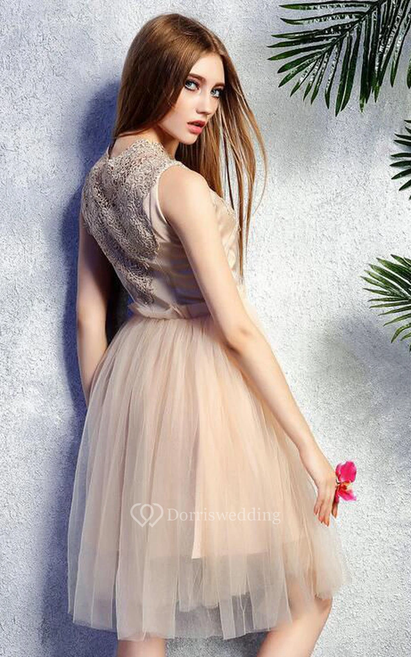 Ärmelloses, hochgeschlossenes Spitzenkleid – Neuheit! Atemberaubendes Kleid view 2