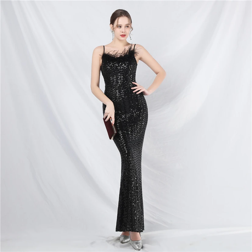 Robe de soirée de luxe ornée de plumes d'autruche et de sequins, idéale pour un banquet. view 4