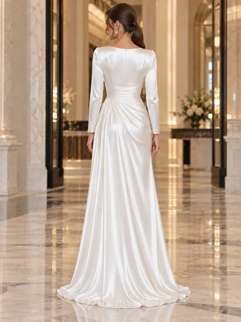 Robe de soirée blanche en satin fendue, à manches longues et col en V, froncée, à col V et à manches longues. view 2