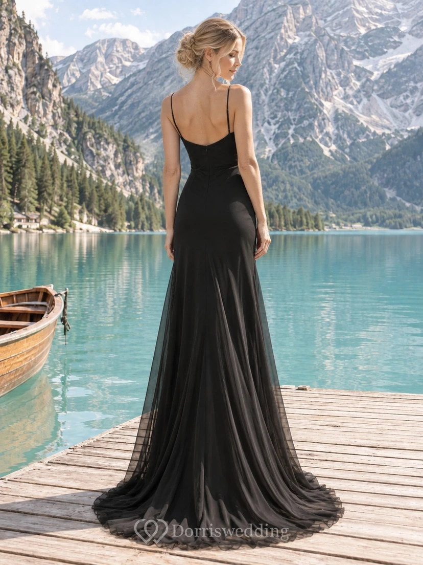 Vestido de novia sencillo negro de corte recto con escote en V, sin mangas, de gasa y satén, con abertura frontal y cola. view 2