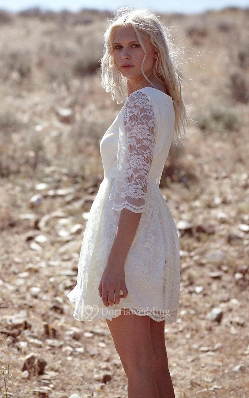 Robe de mariée bohème courte en dentelle à manches illusion, plissée et col rond view 2