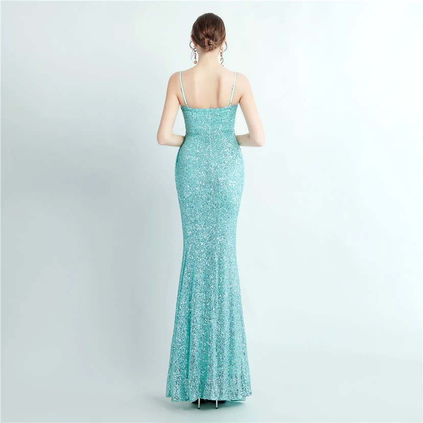 Robe de soirée longue à sequins haute densité, plissée, fendue sur le côté et à bretelles view 51