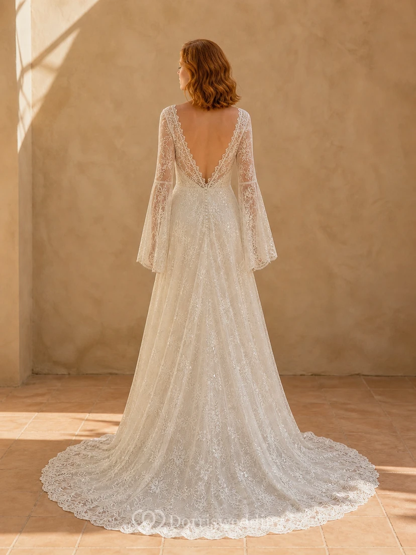 Vestido de novia bohemio de corte A con escote en V y mangas largas hasta el suelo. view 2