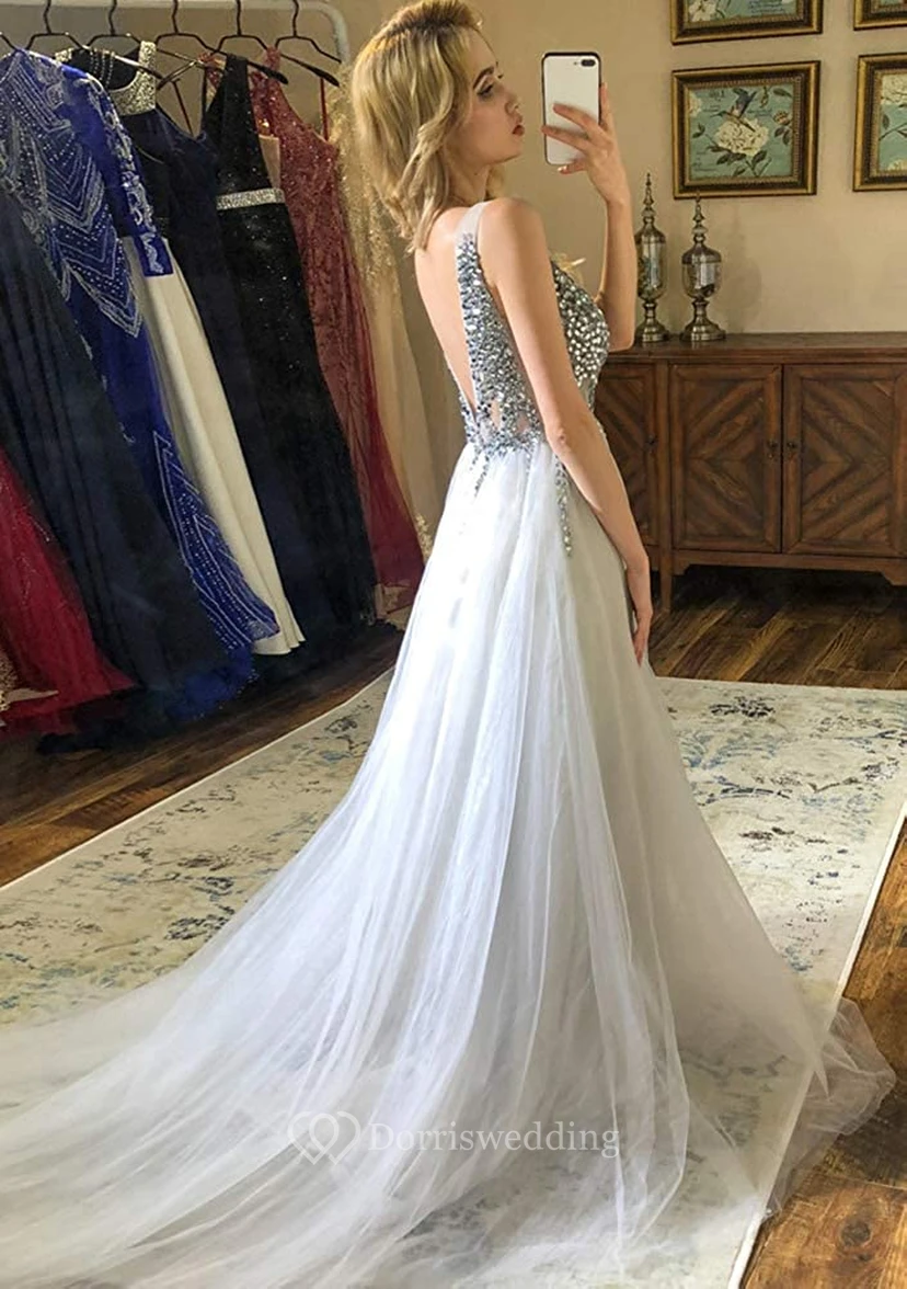 Vestido de fiesta de tul largo hasta el suelo, sin mangas, con escote en V y cola de corte A, adornado con cuentas. view 4