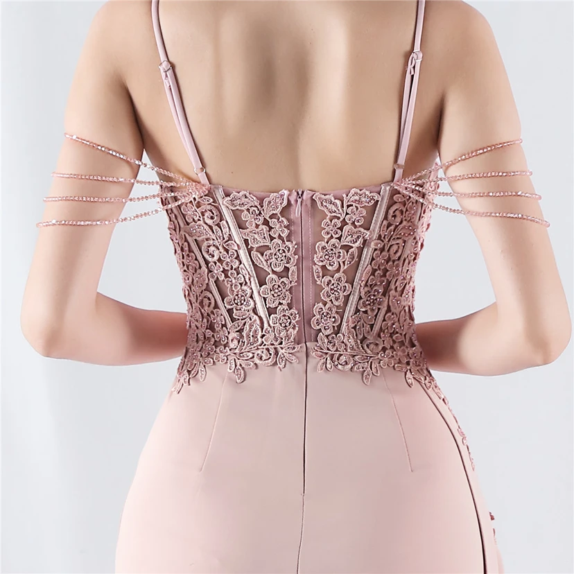 Schweres, mit Diamanten und Blumen besetztes, tailliertes Abendkleid aus Satin mit Fischgrätmuster und Perlenbesatz für Jahrestreffen und Hochzeiten view 67