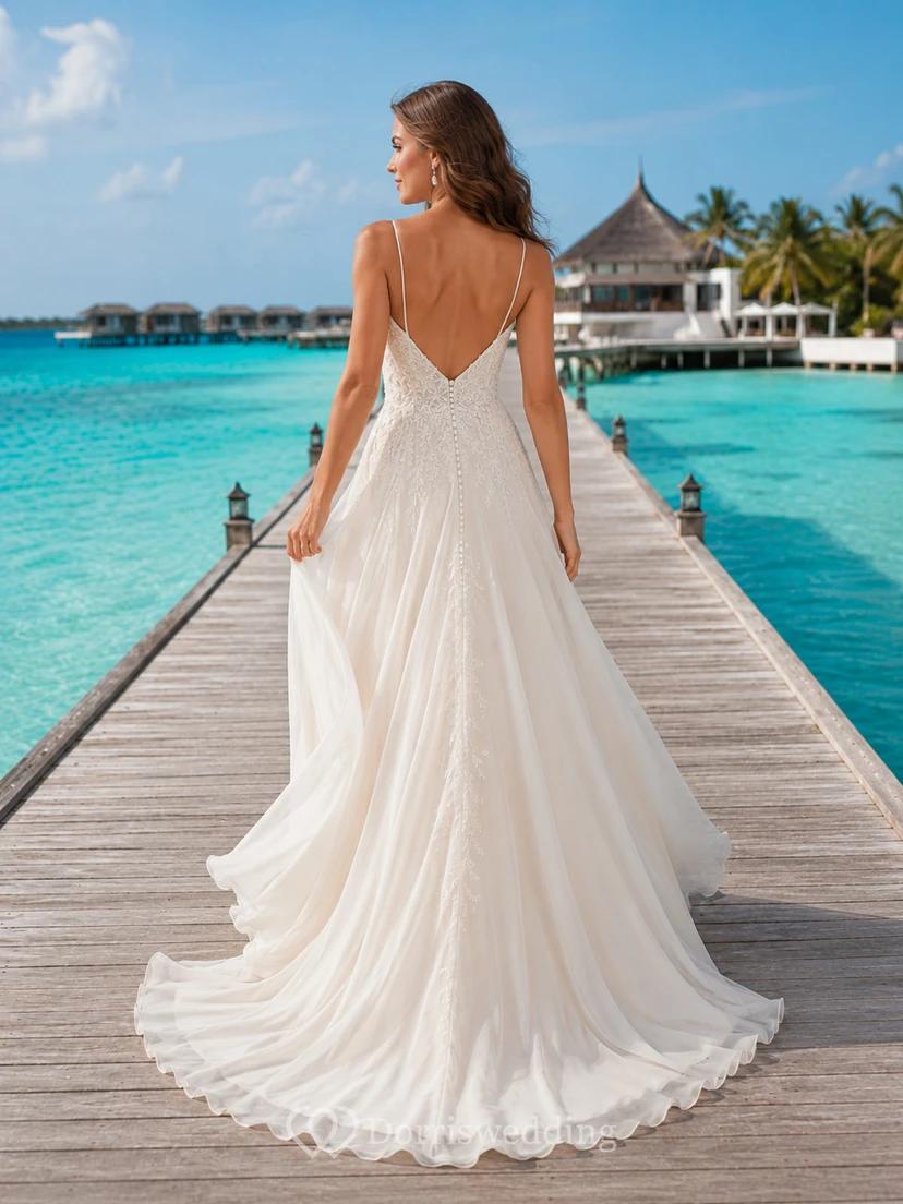 Robe de mariée de style resort en mousseline de soie, décolleté plongeant en V, coupe trapèze, traîne, dentelle view 2