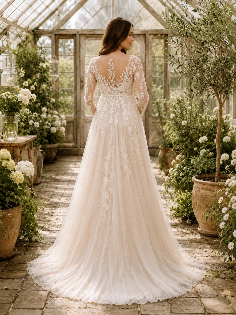 Vestido de novia premamá con cuello alto, efecto ilusión, manga larga, encaje, estilo jardín, con cola. view 2