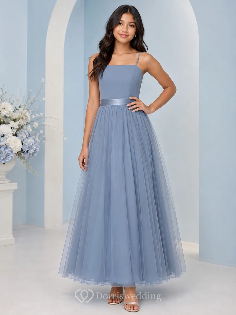 Vestido de dama de honor juvenil azul acero, corte en A, tirantes finos, sin mangas, tul, romántico.