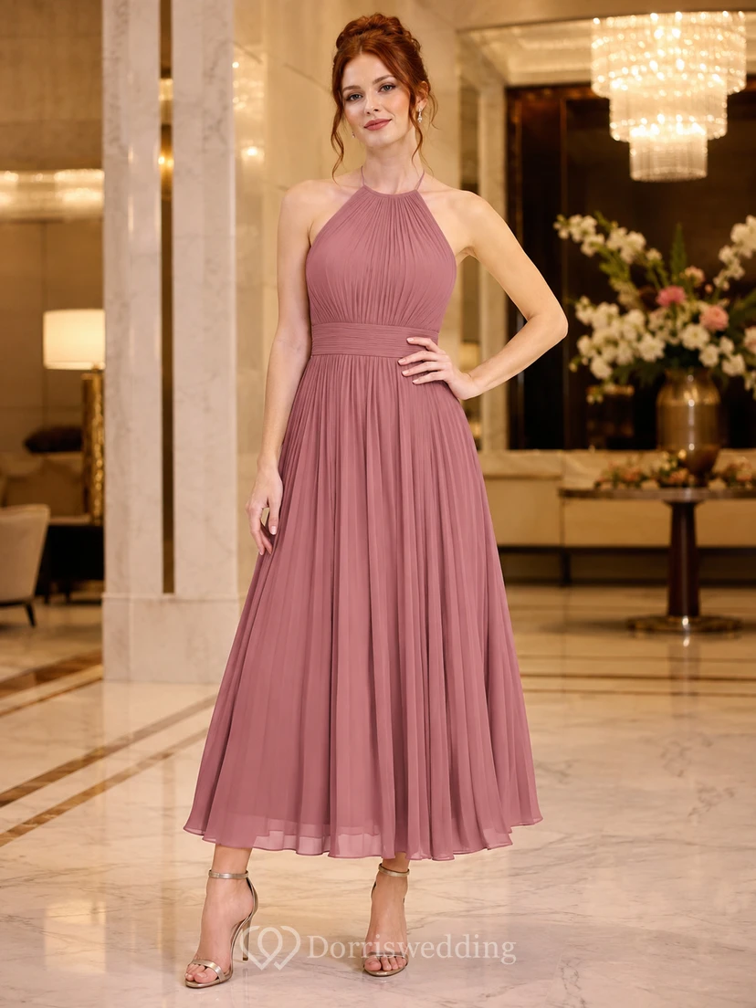Vestido midi de gasa plisada con escote halter color rosa empolvado