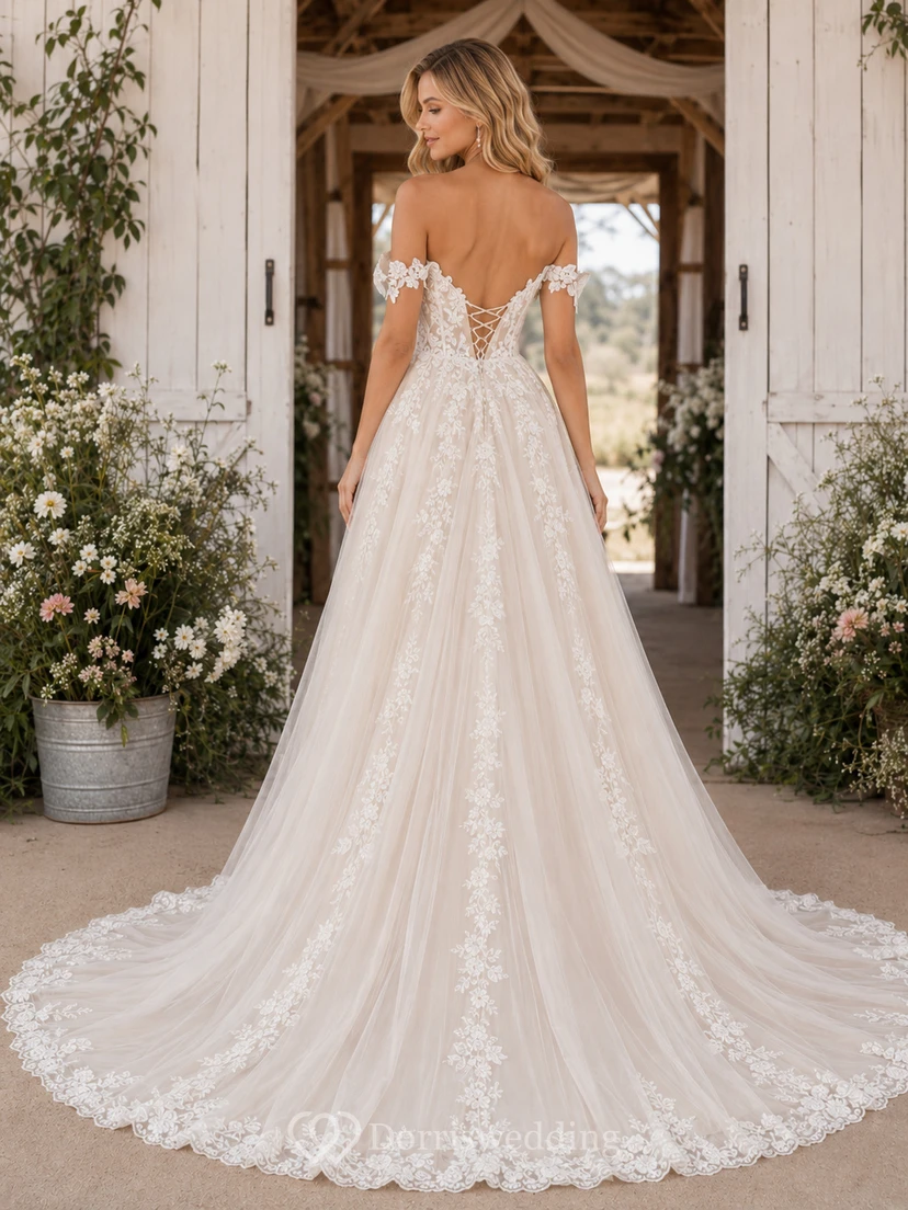 Brautkleid im Landhausstil mit Spitze, A-Linie, schulterfrei, Schleppe und tiefem V-Ausschnitt am Rücken view 2