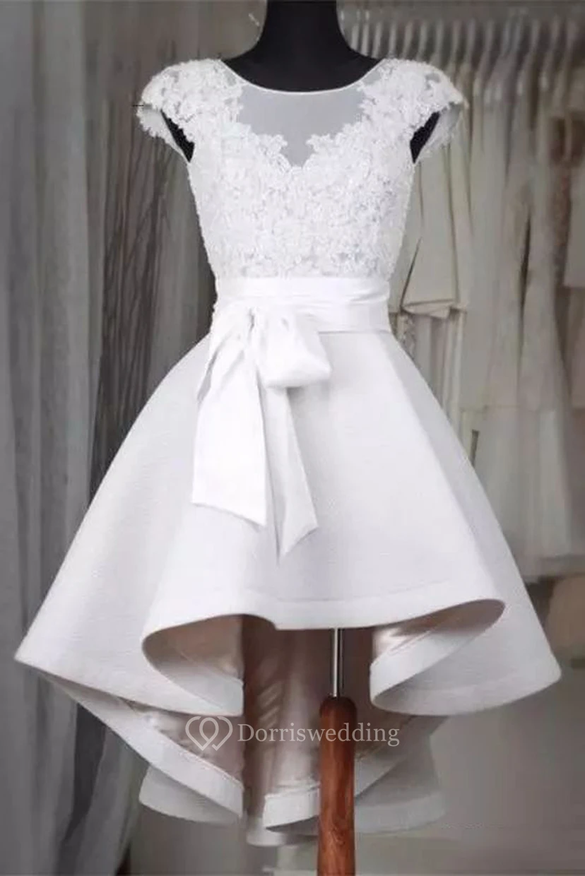 Robe de bal trapèze à manches courtes en satin et dentelle, coupe bateau asymétrique
