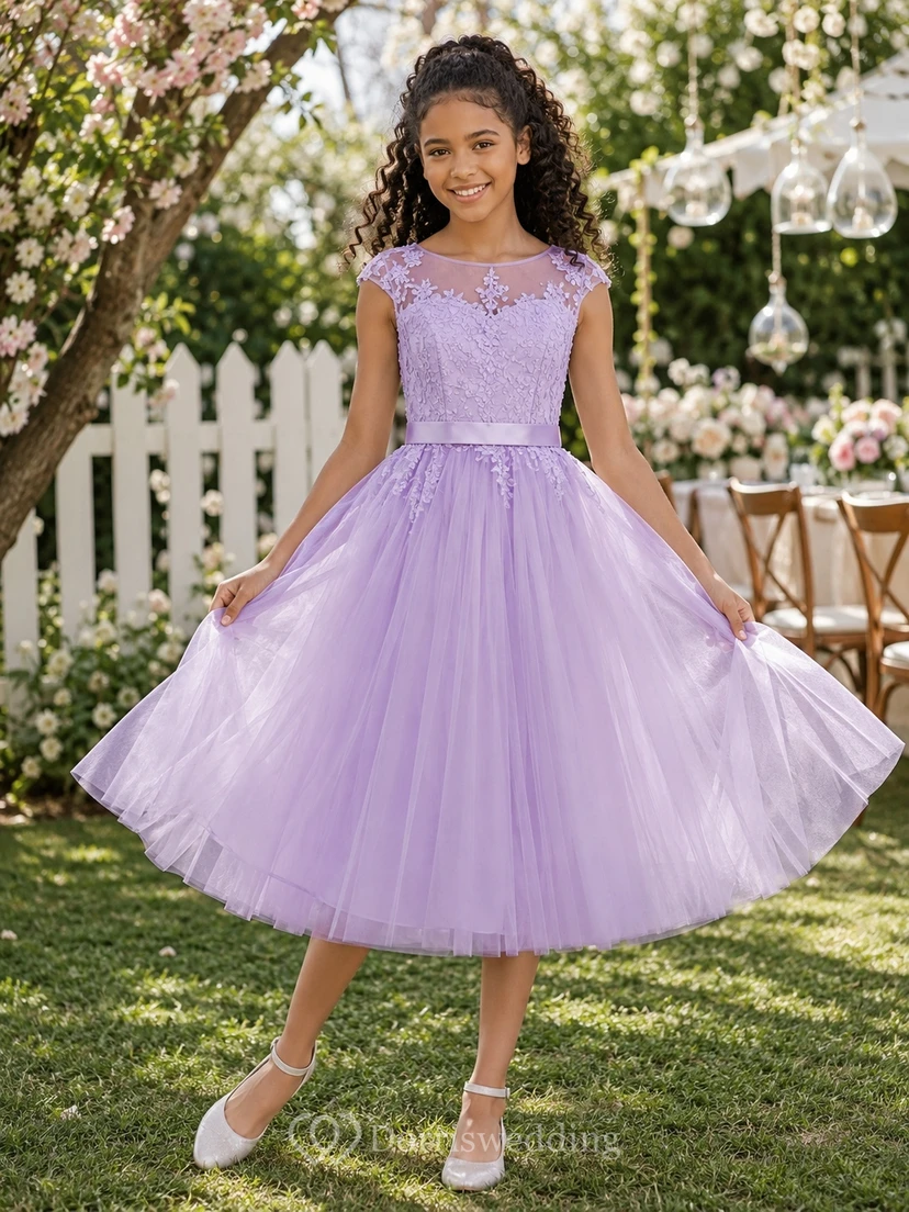 Lavendelfarbenes Brautjungfernkleid für junge Damen, A-Linie, kurze Ärmel mit Schmucksteinen, knielang, mit Spitzendetails, lässig
