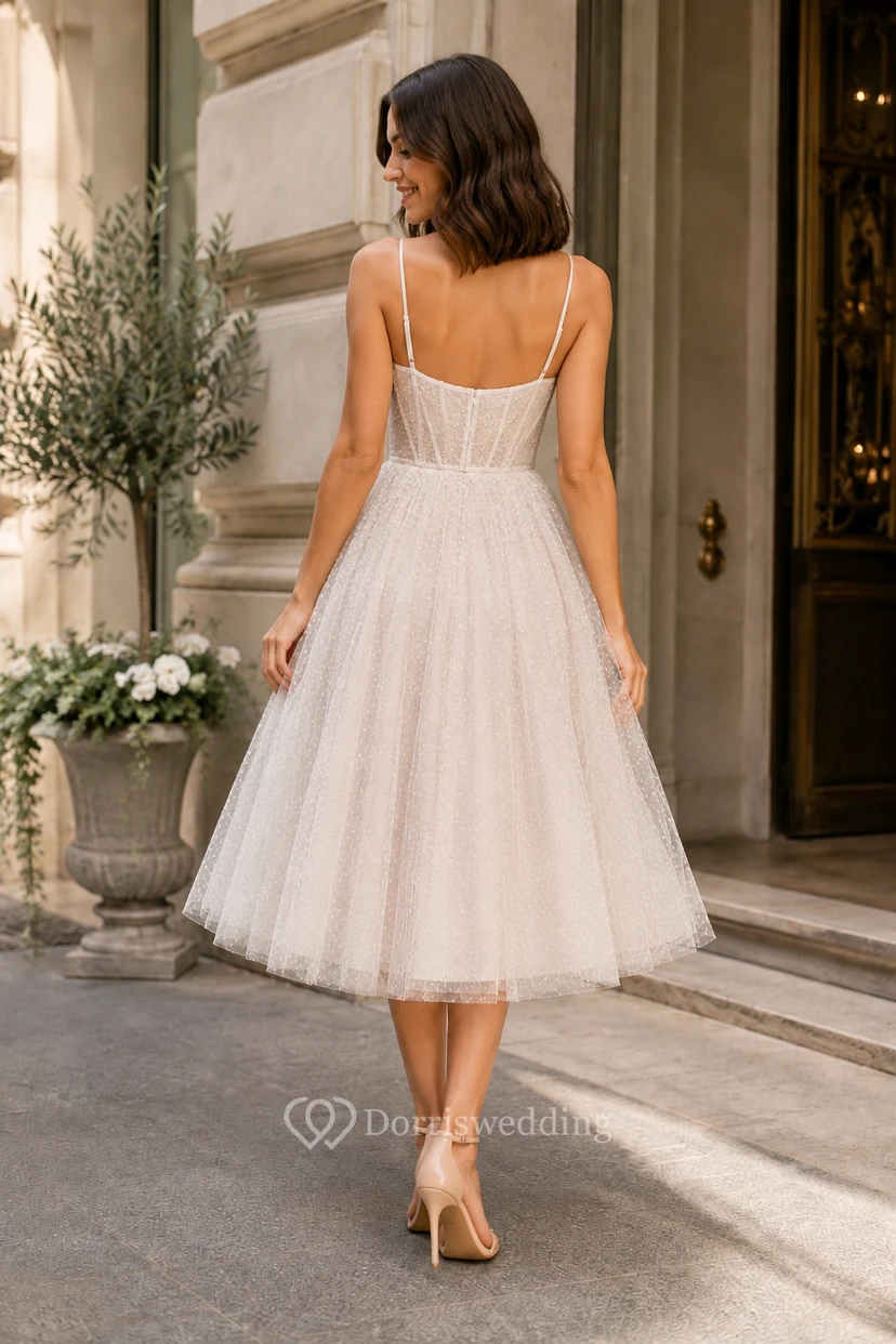Robe de mariée en tulle longueur thé à fines bretelles et corsage plissé view 2