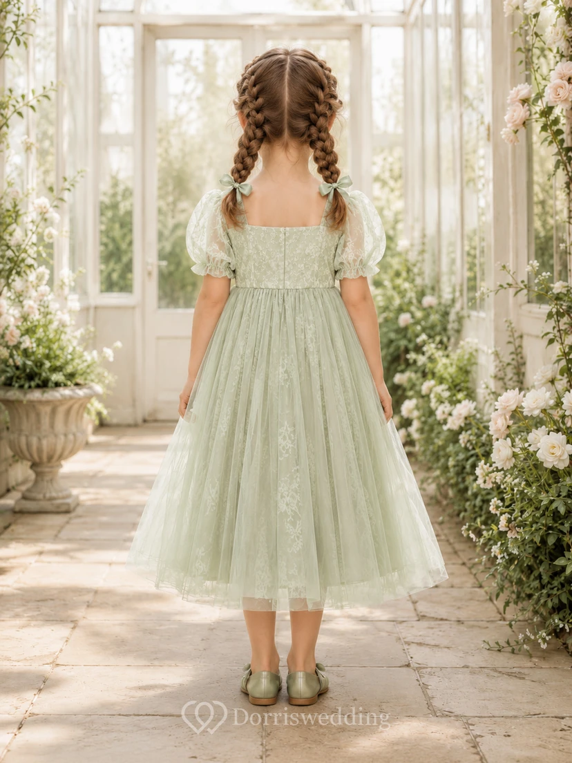 Vestido de niña de las flores, color verde salvia, encaje, tul, corte en A, cuello joya, largo hasta la rodilla. view 2