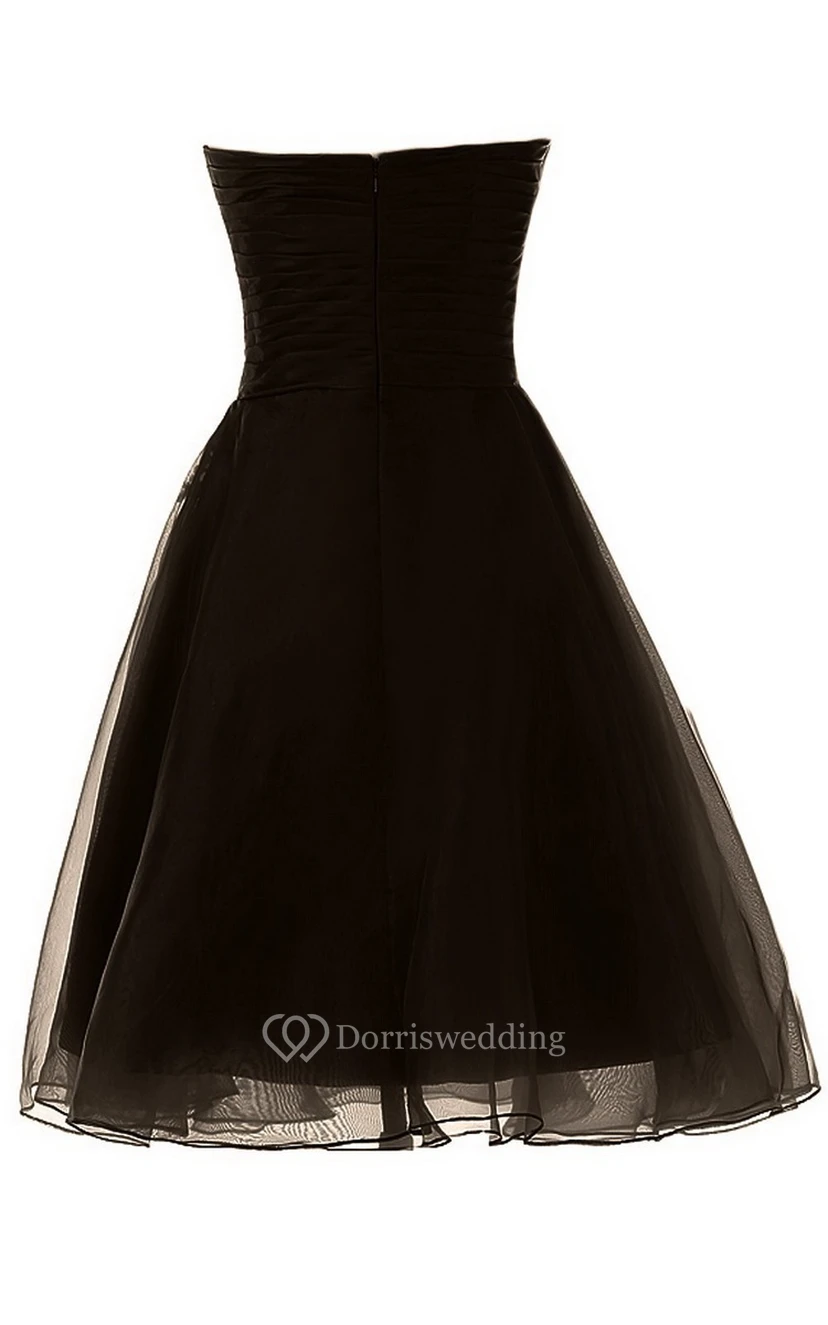 Robe de mariée bustier trapèze avec applications de dentelle view 4