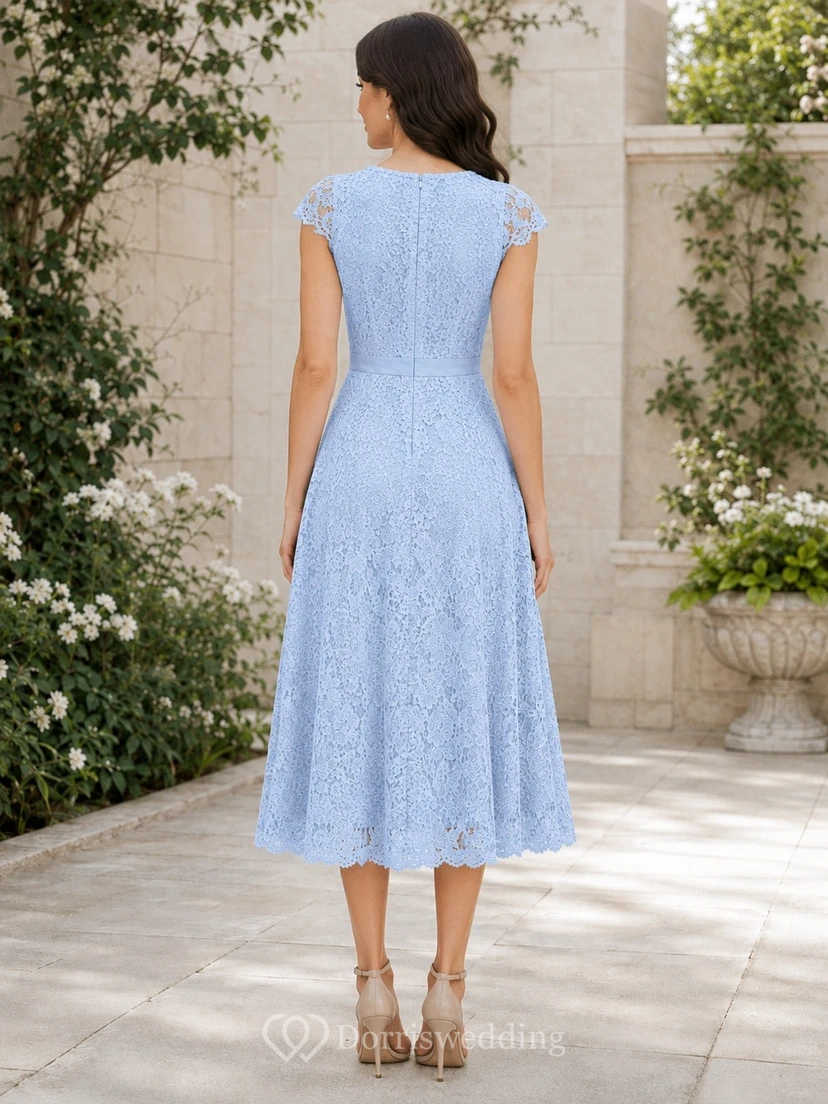 Himmelblaues, florales Spitzenkleid mit Rundhalsausschnitt und kurzen Ärmeln in A-Linie view 2