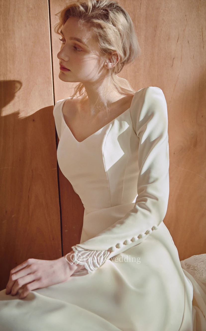 Robe de mariée romantique en satin, coupe trapèze, manches longues, longueur au sol view 2