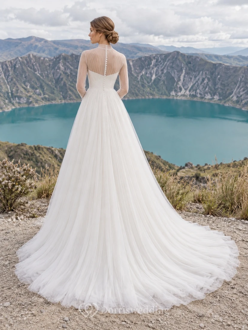 Langärmeliges, mit Strass besetztes Brautkleid aus Tüll mit Herzausschnitt, transparentem Oberteil und kurzer Schleppe view 2