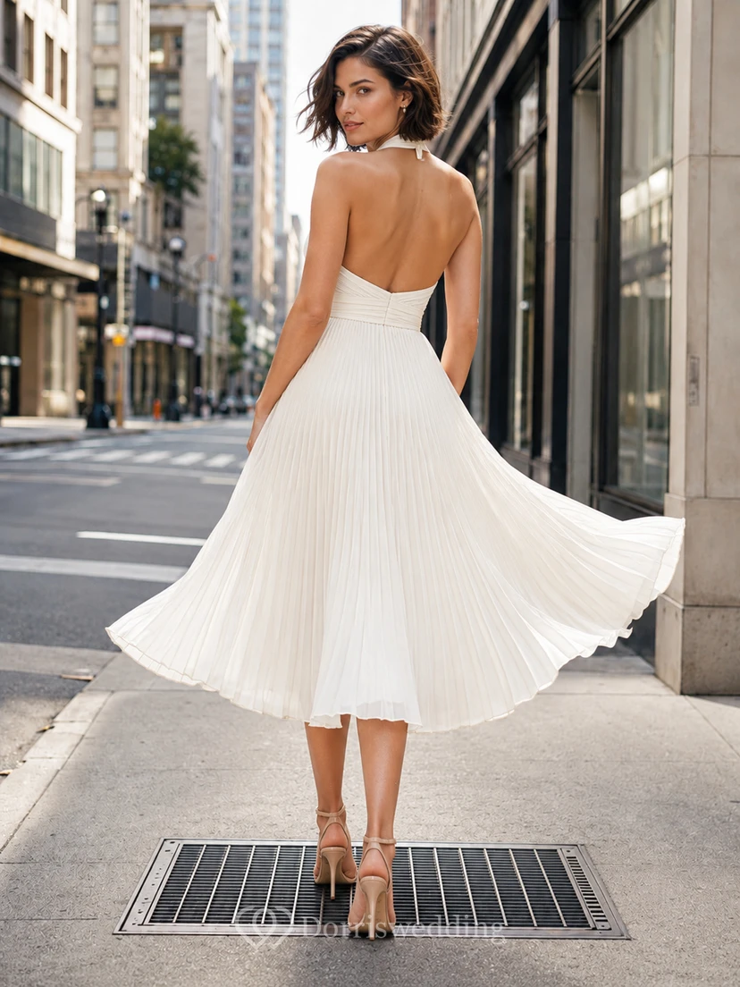Robe de mariée mi-longue plissée à décolleté en V profond et dos nu view 2