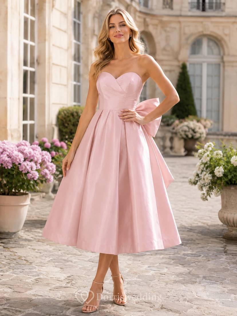 Vestido midi de tafetán color rosa empolvado sin tirantes con lazo y corte en A