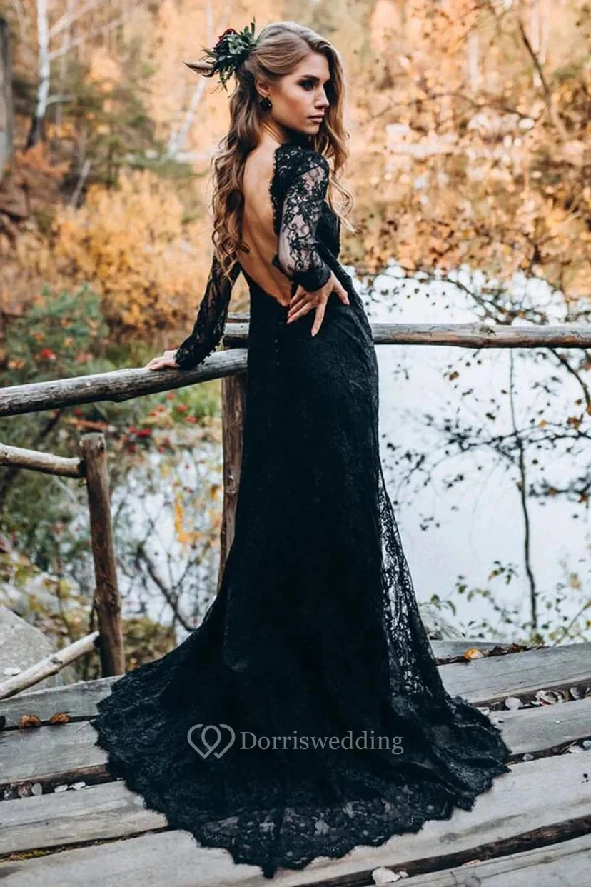 Robe fourreau fendue sur le devant, dos nu en dentelle gothique noire à manches longues et décolleté en V, manches longues view 4