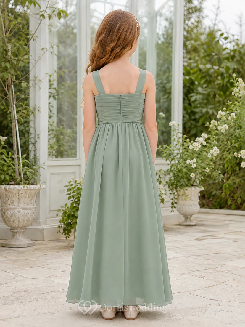 Robe de demoiselle d'honneur Sage en mousseline drapée douce et plissée, coupe trapèze, sans manches, col carré et jupe longue. view 2