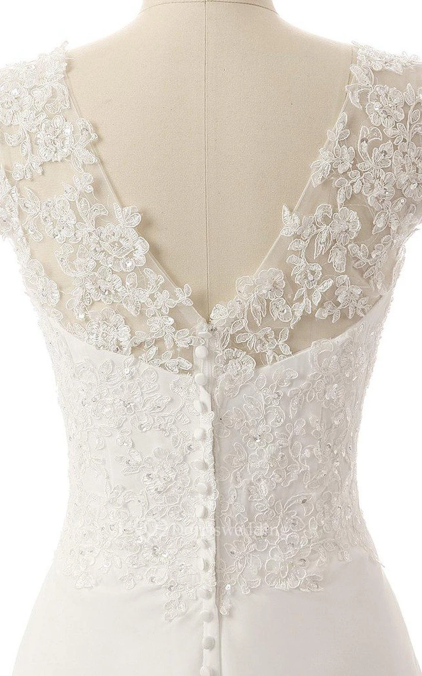 Vestido corto con tirantes, escote corazón en V, fruncido ilusión, apliques de cuentas, bordado de flores, cola de pincelada con flores de ilusión, sin espalda, cremallera, espalda con cordones de ilusión, tirantes con abertura, encaje y lentejuelas. view 9
