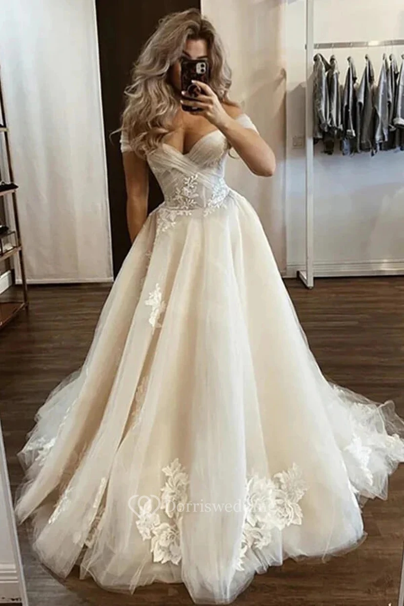 Tüll-Brautkleid in A-Linie mit herzförmigem Ausschnitt, schulterfreiem Design und gekreuzten Trägern