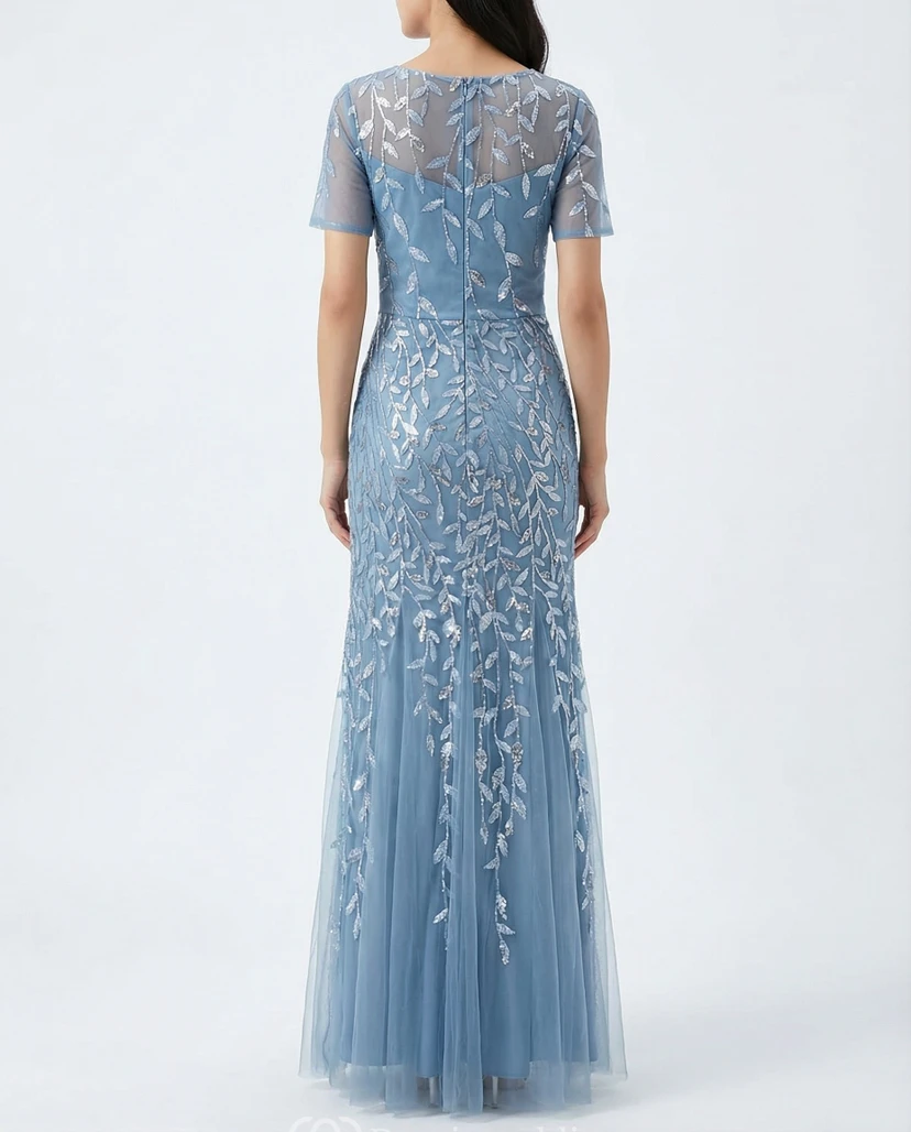 Vestido de sirena modesto con pliegues y lentejuelas. view 2