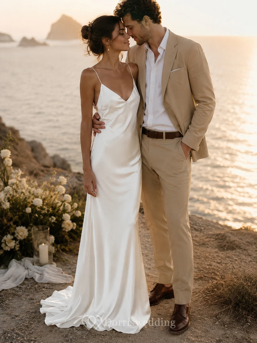 Robe de mariée minimaliste en satin, nuisette et dos nu drapé. view 3
