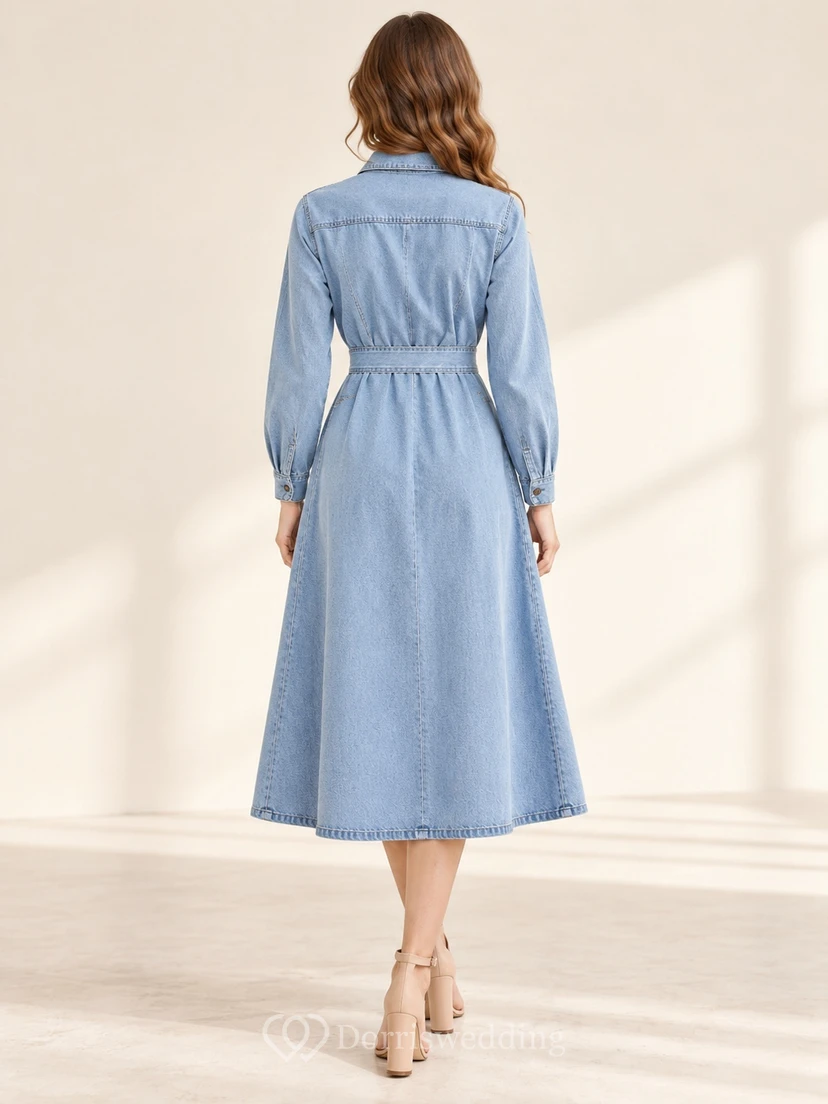 Robe-chemise mi-longue en jean bleu à manches longues, boutonnée sur le devant et ceinturée. view 2