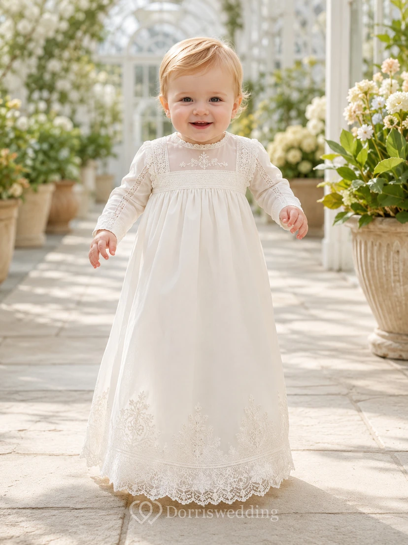 Elfenbeinfarbenes, langärmeliges Taufkleid mit Spitzeneinsatz für Jungen