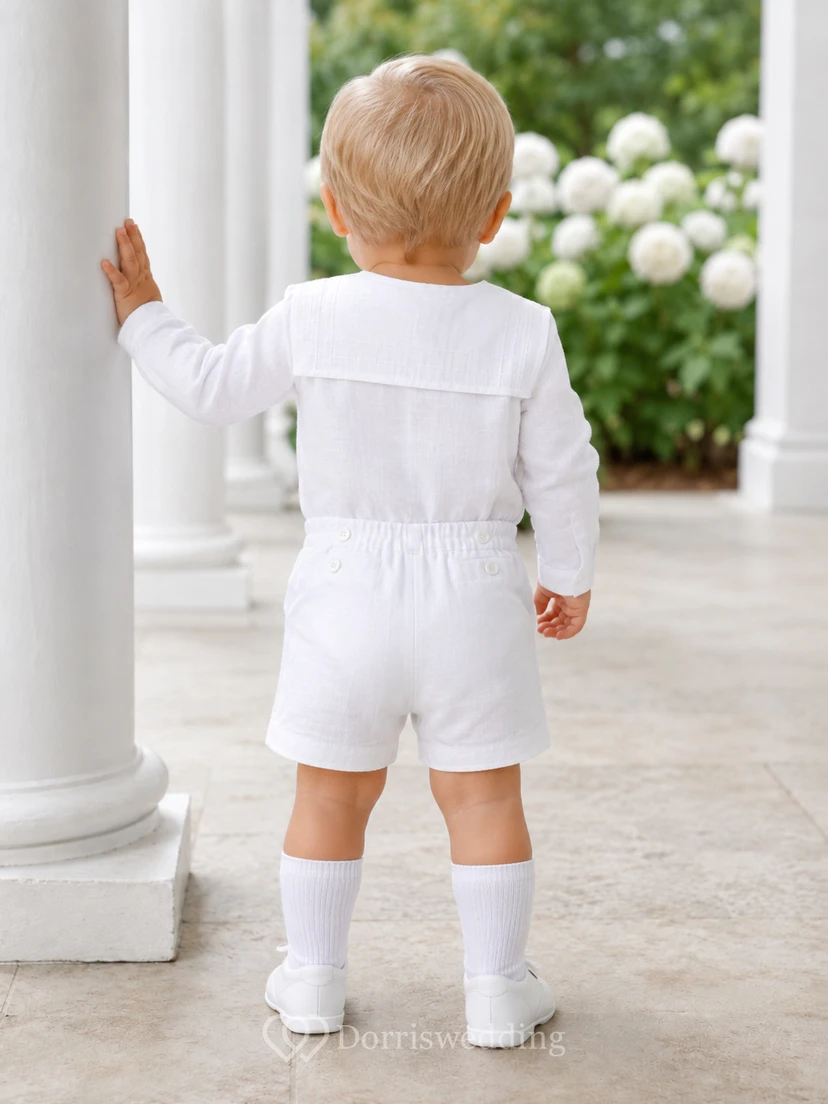 Modernes weißes Baby-Jungen-Shorts-Outfit mit asymmetrischen Ärmeln und Abnähern view 2