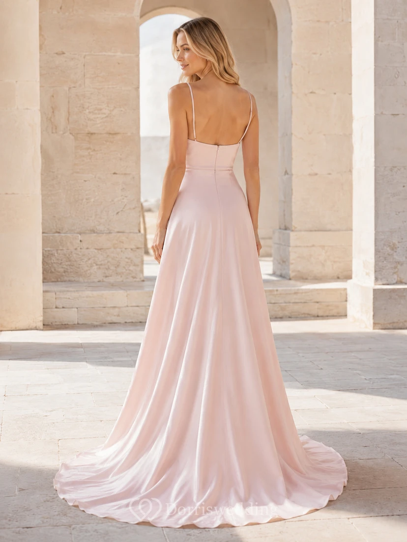 Robe de mariée fourreau en satin rose poudré, dos nu, bretelles spaghetti et col bénitier view 2
