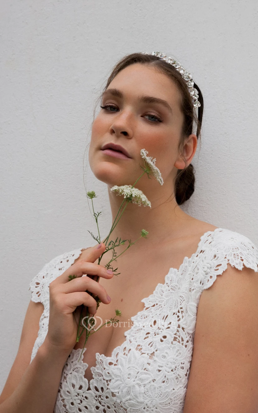 Modern Chiffon Floor-length Train Sleeveless A Line Button Wedding Dress view 3