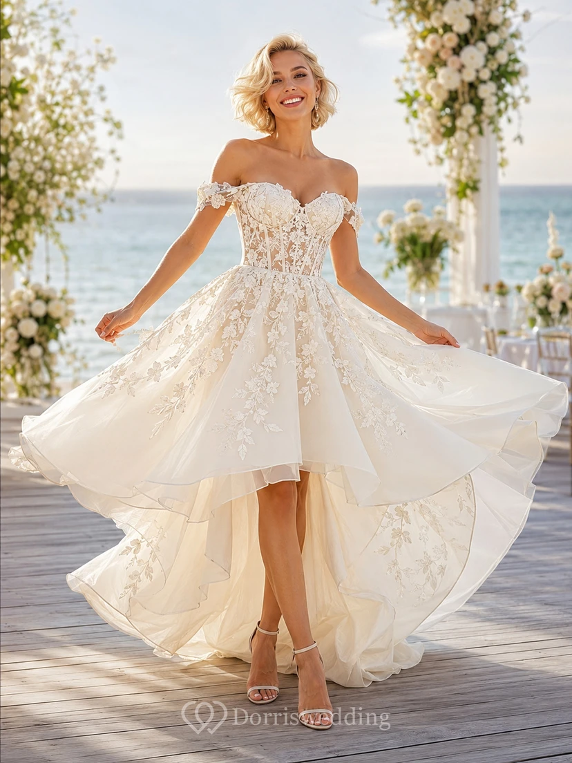 Blumenbesetztes schulterfreies High-Low-Hochzeitskleid für Empfänge im Freien