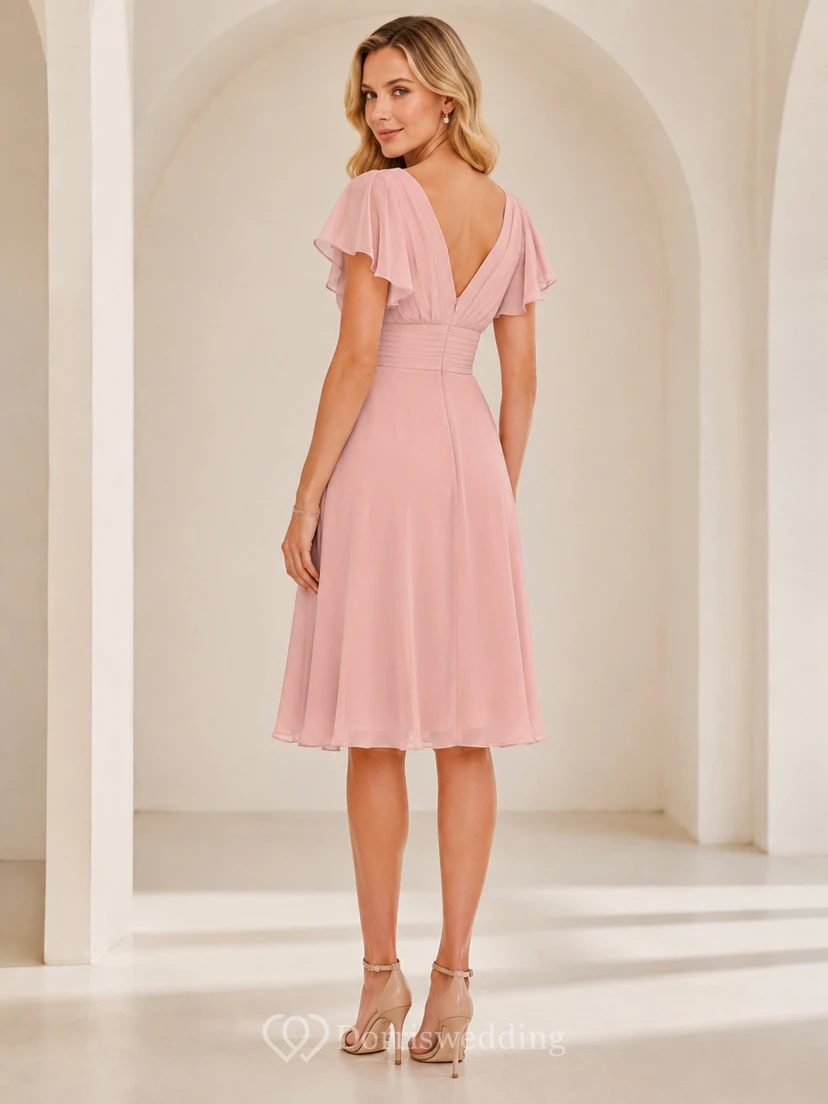 Vestido de cóctel de corte A con escote en V y mangas con volantes en color rosa empolvado view 2