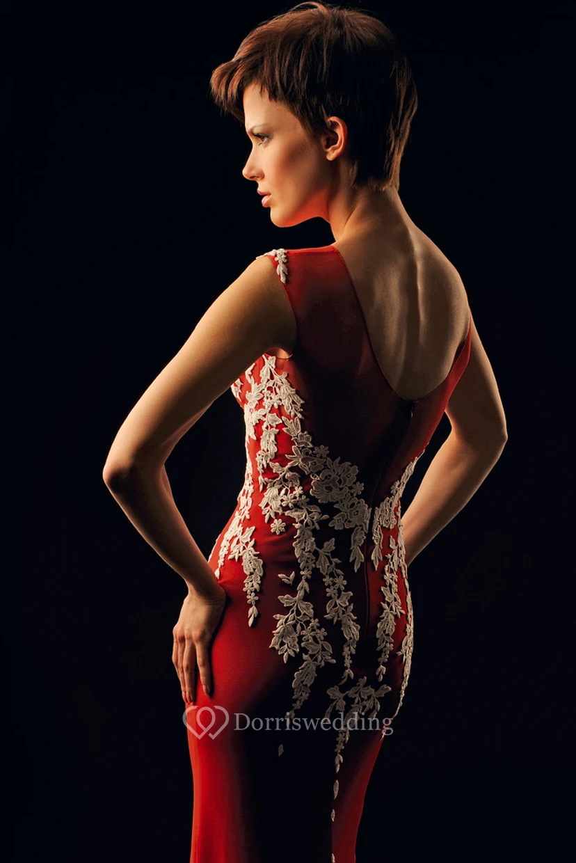 Ärmelloses Chiffon-Abendkleid in Bleistiftform mit Applikationen, tiefem V-Ausschnitt am Rücken und Falten, bodenlang view 3