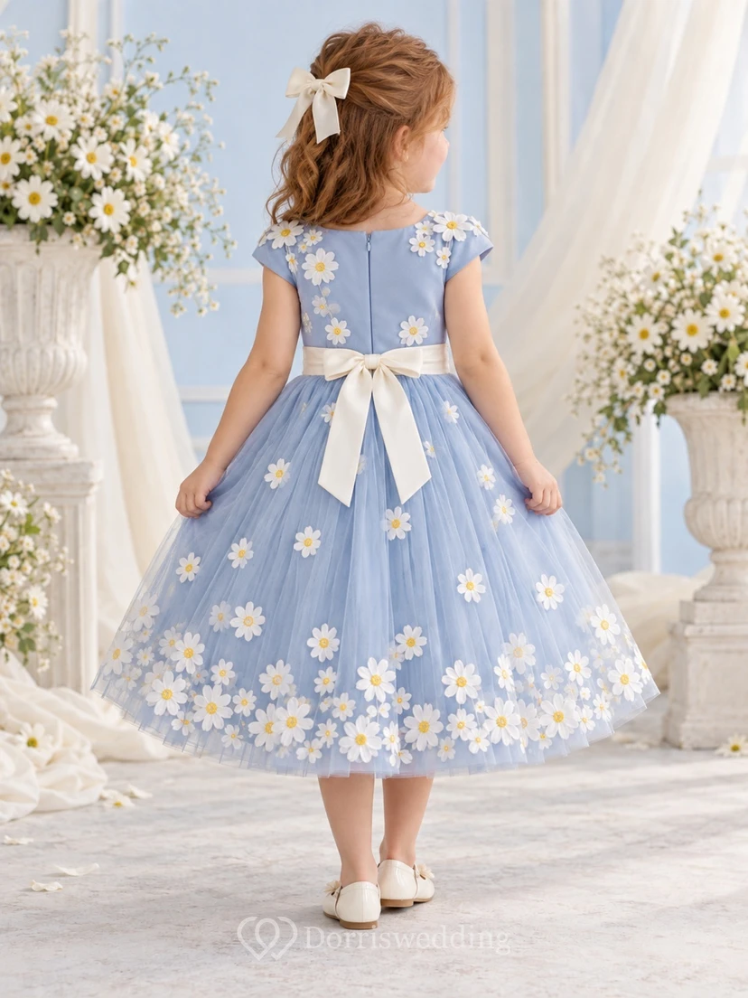 Teelanges, blaues, geblümtes Sommerkleid in A-Linie aus Tüll mit kurzen Ärmeln und Bordüre für Blumenmädchen view 2