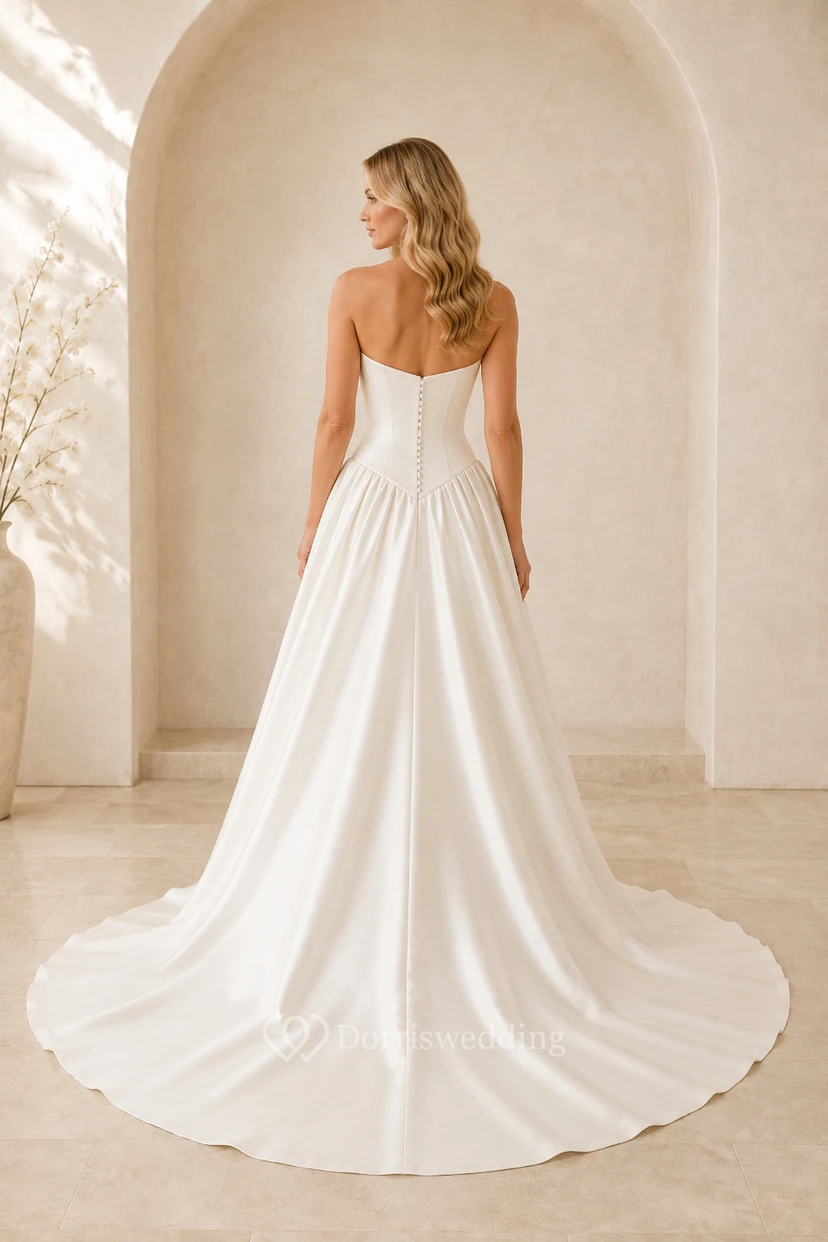 Trägerloses A-Linien-Brautkleid aus Satin mit Korsett-Oberteil view 2