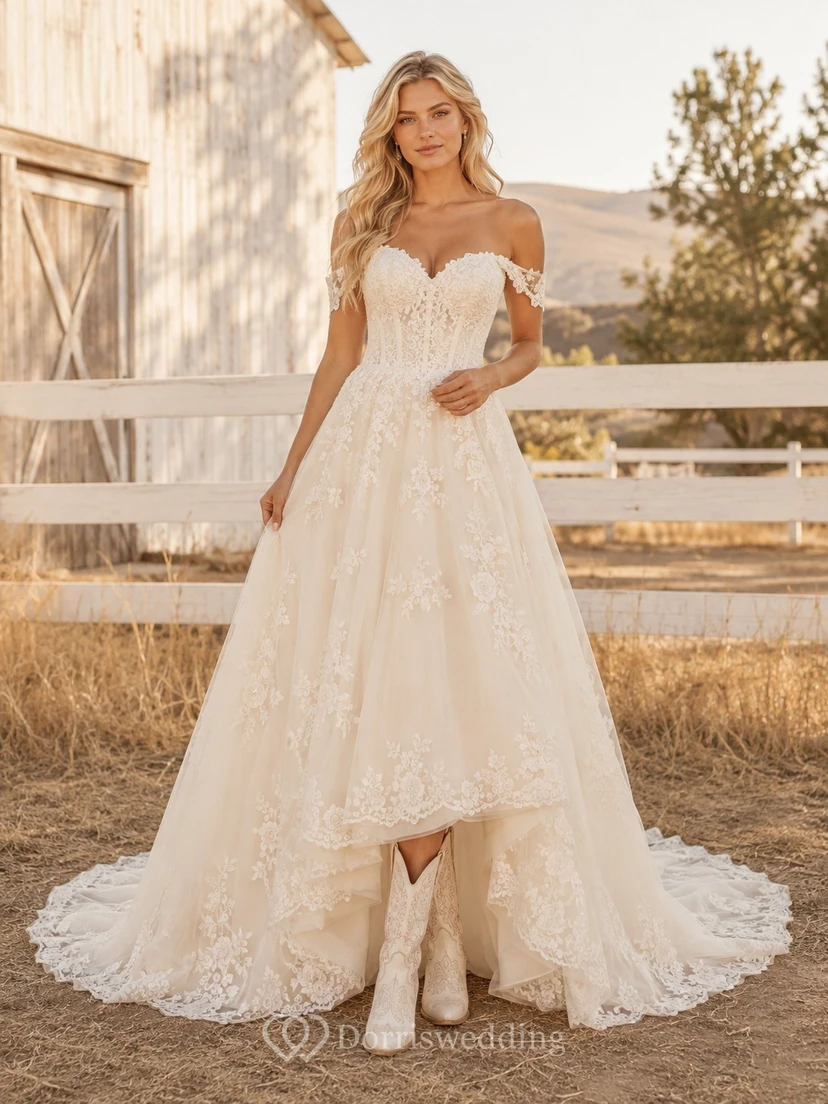 Boho-Brautkleid im Landhausstil mit schulterfreiem Schnitt, A-Linie, hohem Saum und Kapellenschleppe aus Spitze