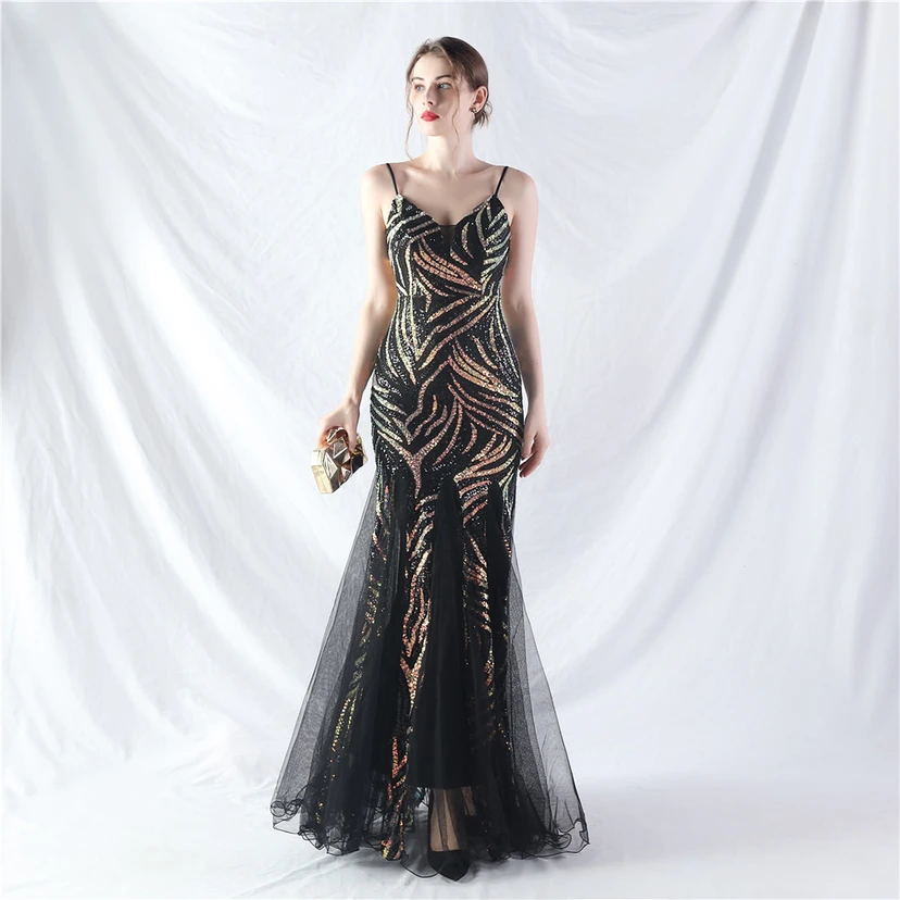 Paillettenbesetztes Abendkleid aus Netzstoff und Trägern view 23
