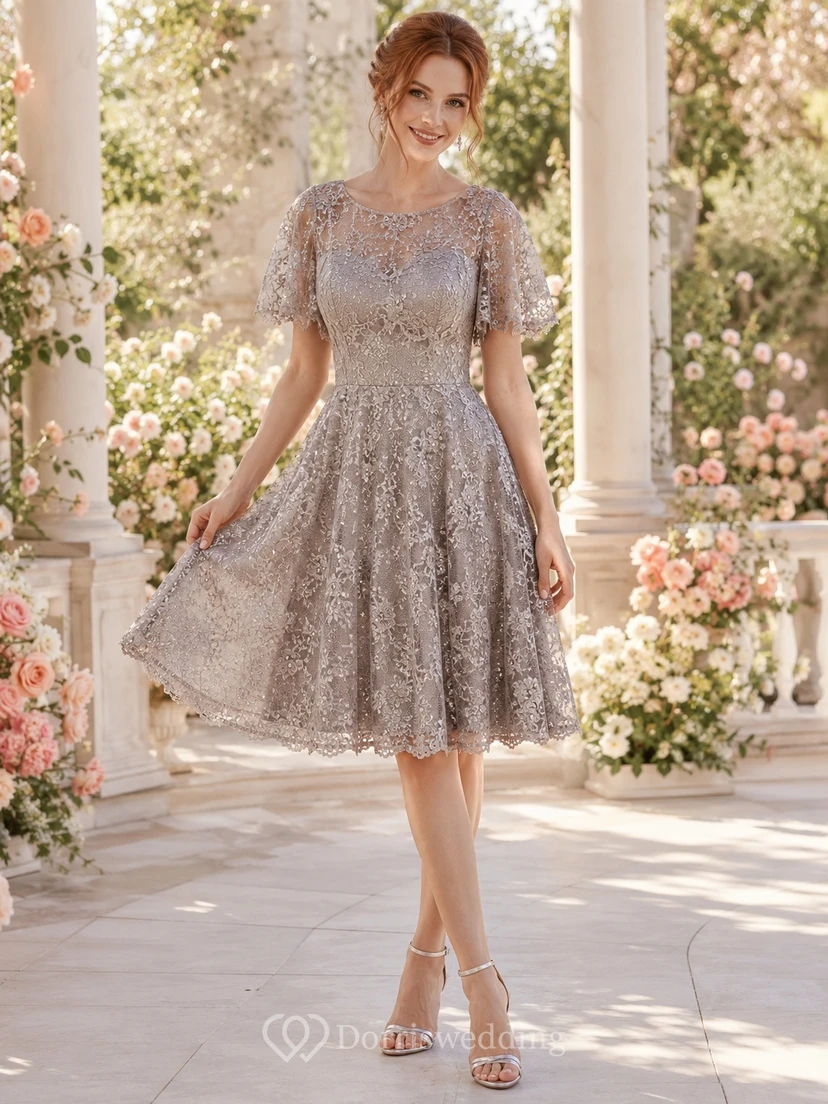 Taupefarbenes, knielanges Cocktailkleid aus Chiffon mit floraler Spitze und kurzen Ärmeln in A-Linie für den Homecoming-Ball