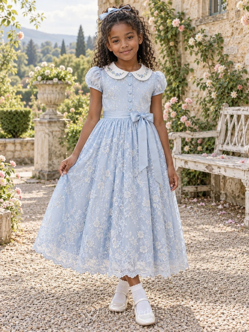 Vestido de niña de flores vintage azul con estampado floral, corte en A, encaje, mangas abullonadas, largo hasta los tobillos y cuello Peter Pan.
