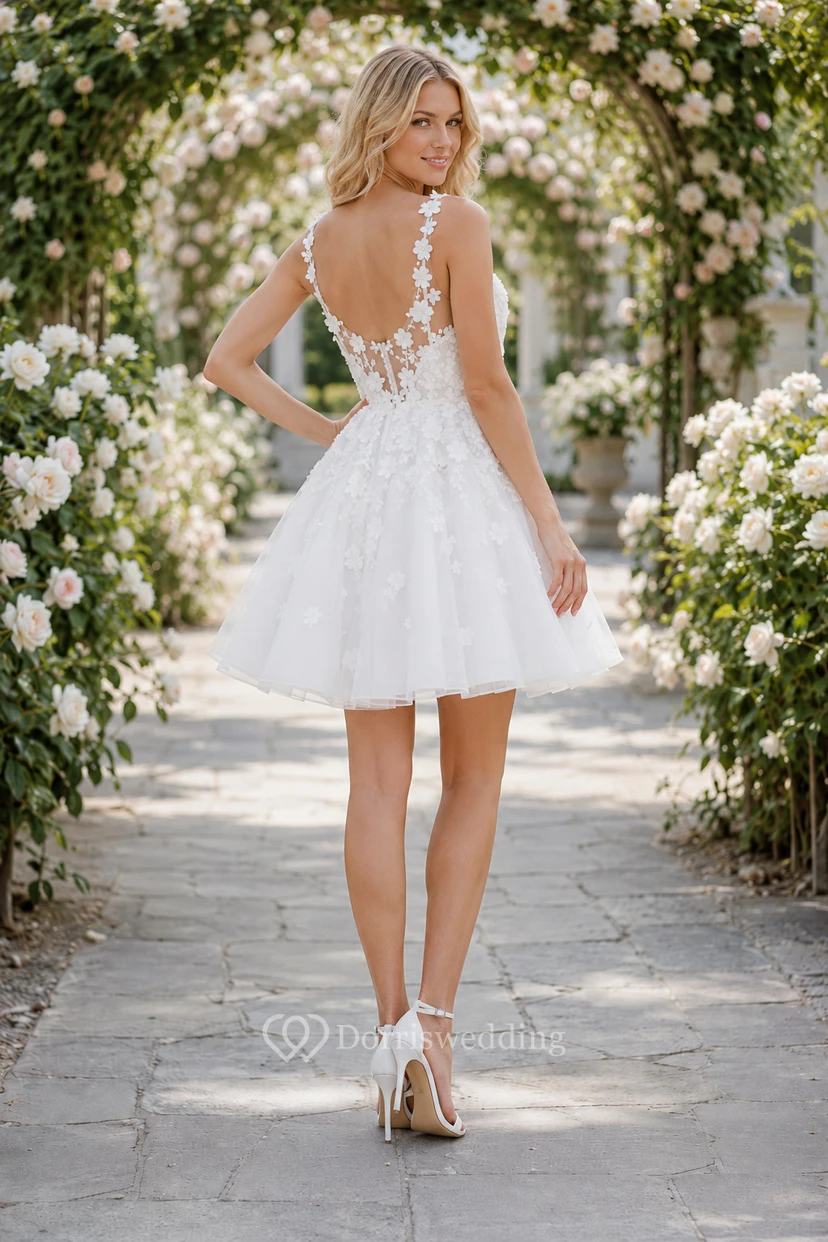 Robe de mariée courte trapèze avec bretelles illusion et application florale view 2