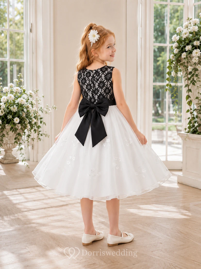 Schwarzes, ärmelloses A-Linien-Kleid aus Spitze und Tüll für Blumenmädchen mit Schleife und floralen Applikationen view 2