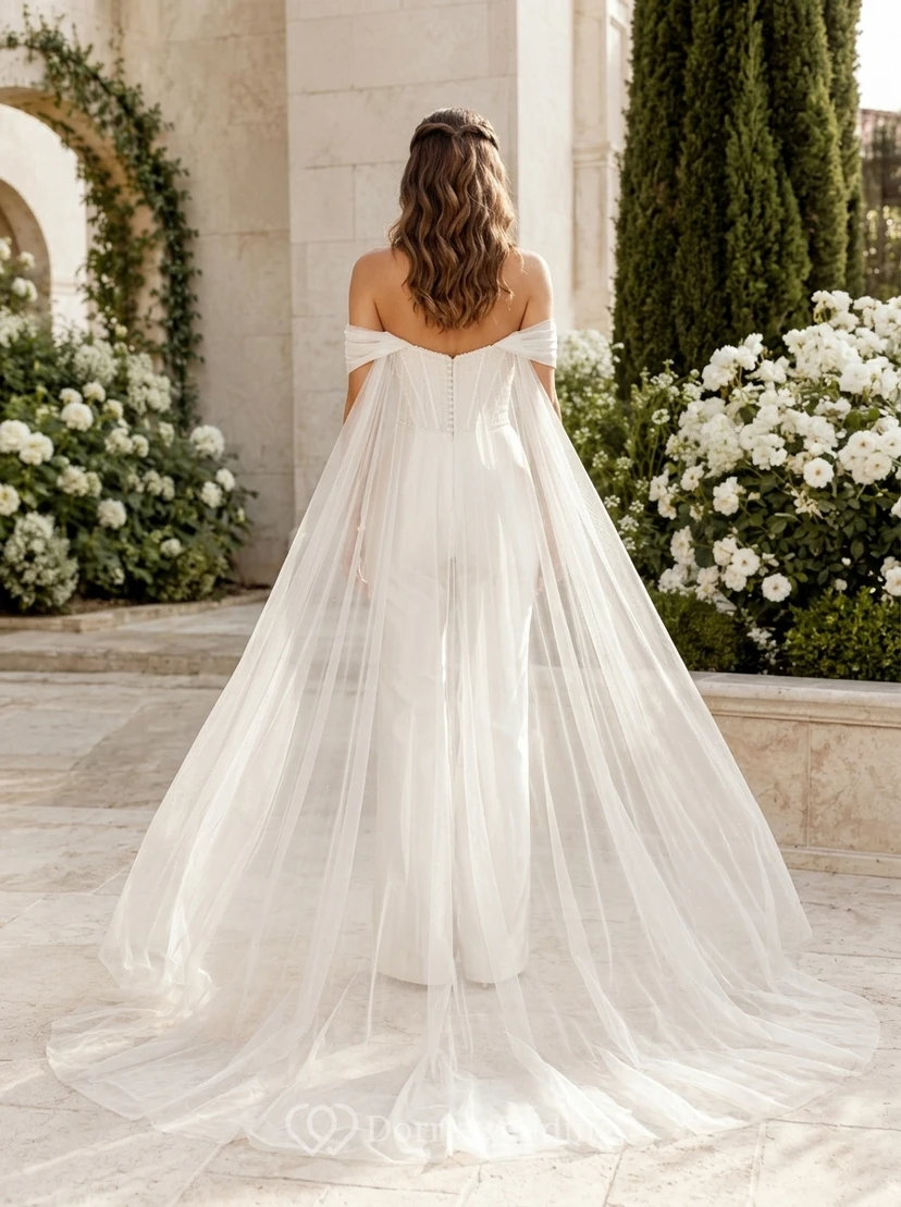 Combinaison de mariée en satin à épaules dénudées et traîne en tulle view 2