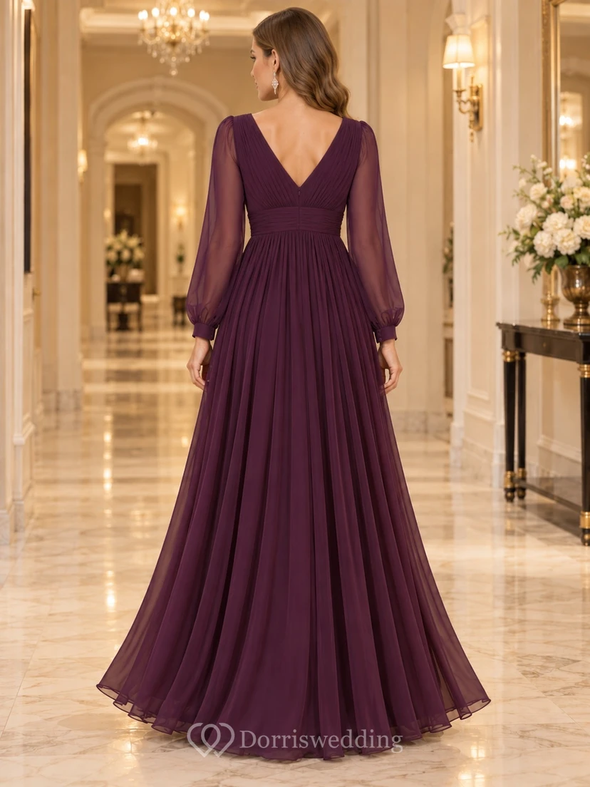 Vestido de noche formal de gasa color ciruela con escote en V, mangas largas transparentes, corpiño fruncido y corte en A, largo hasta el suelo. view 2