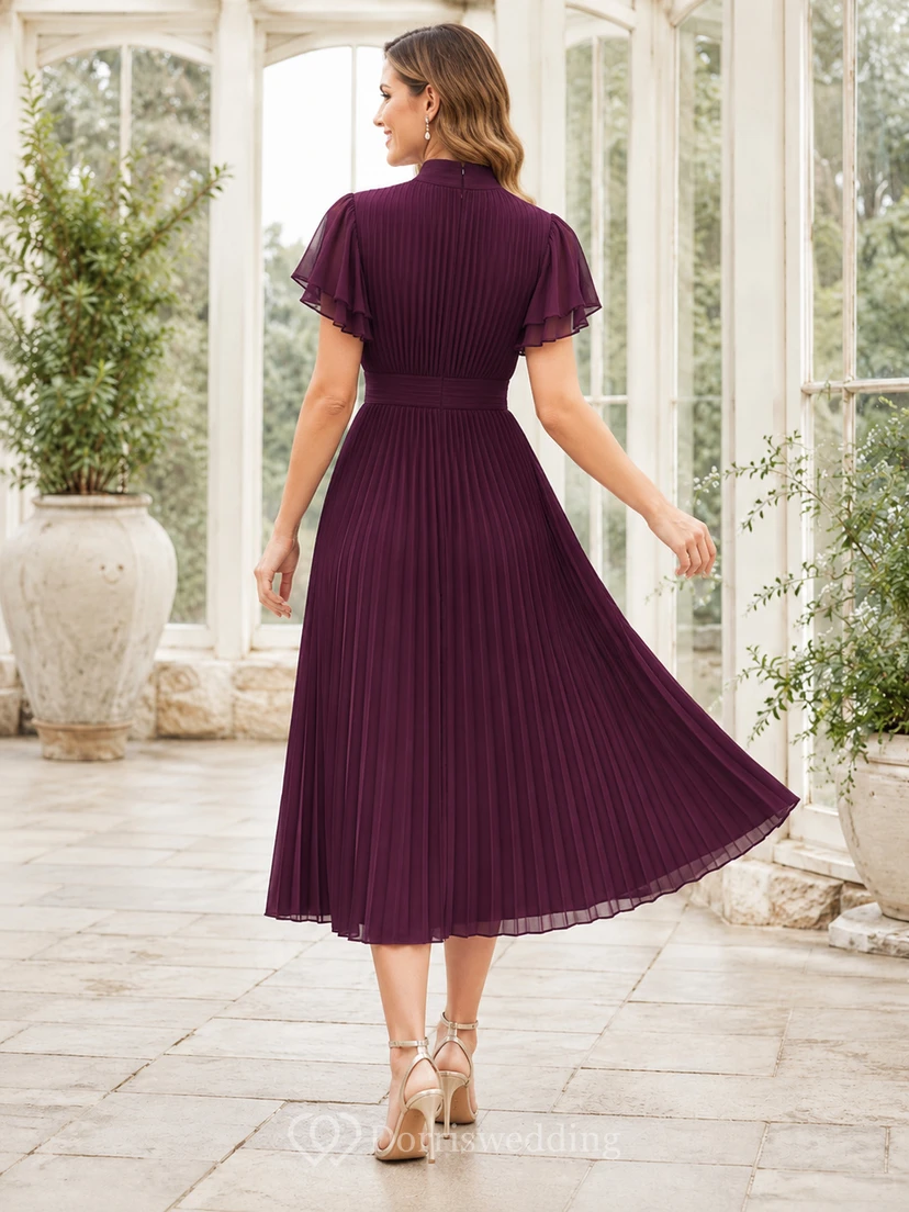 Vestido midi plisado de cuello alto y mangas con volantes color ciruela para invitada view 2